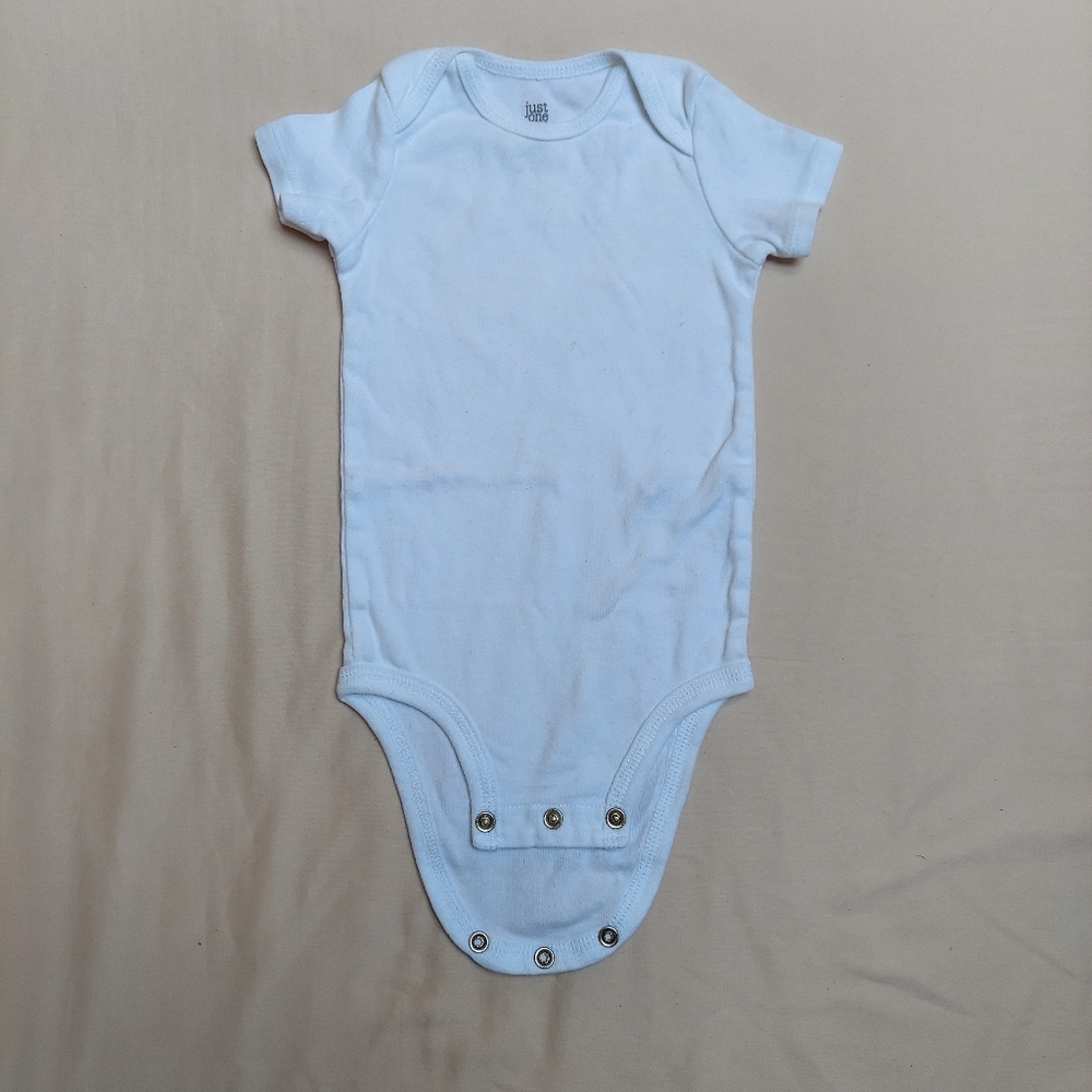 Like new Carters bodysuit 12M